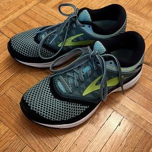Brooks Revel Running Sneakers (Size 8)